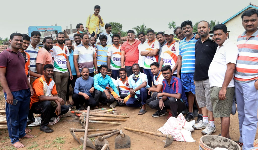 Volunteers Cleaning